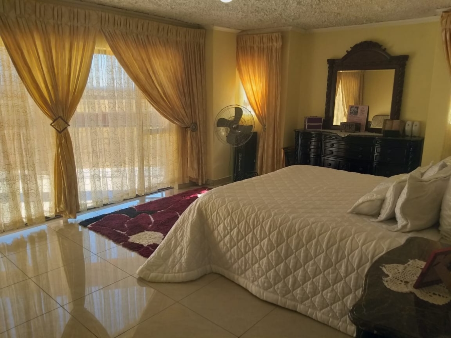 5 Bedroom Property for Sale in Grimbeeck Park North West